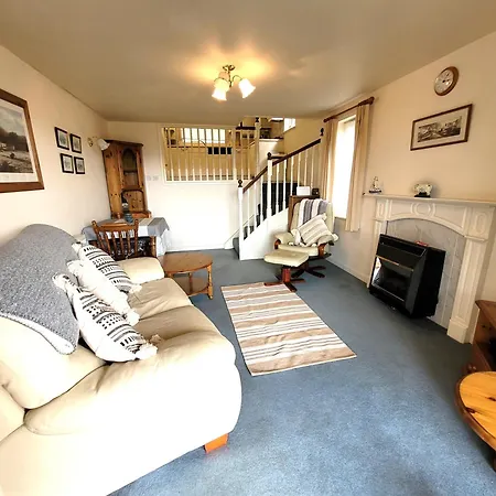 Homehill Cottage, - Superb Views Holiday home