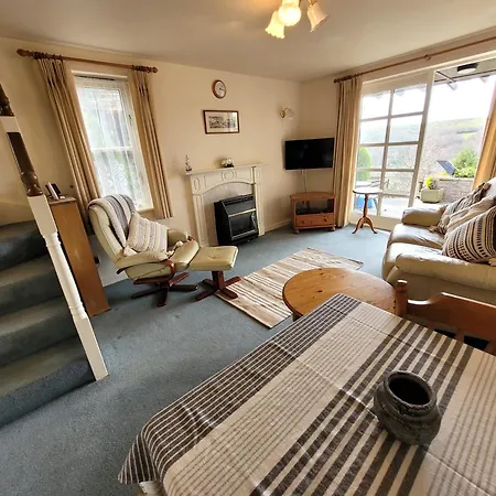 Homehill Cottage, - Superb Views Holiday home